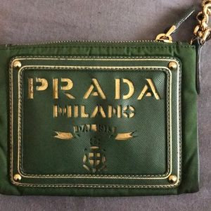 Cross body Prada small chain purse
